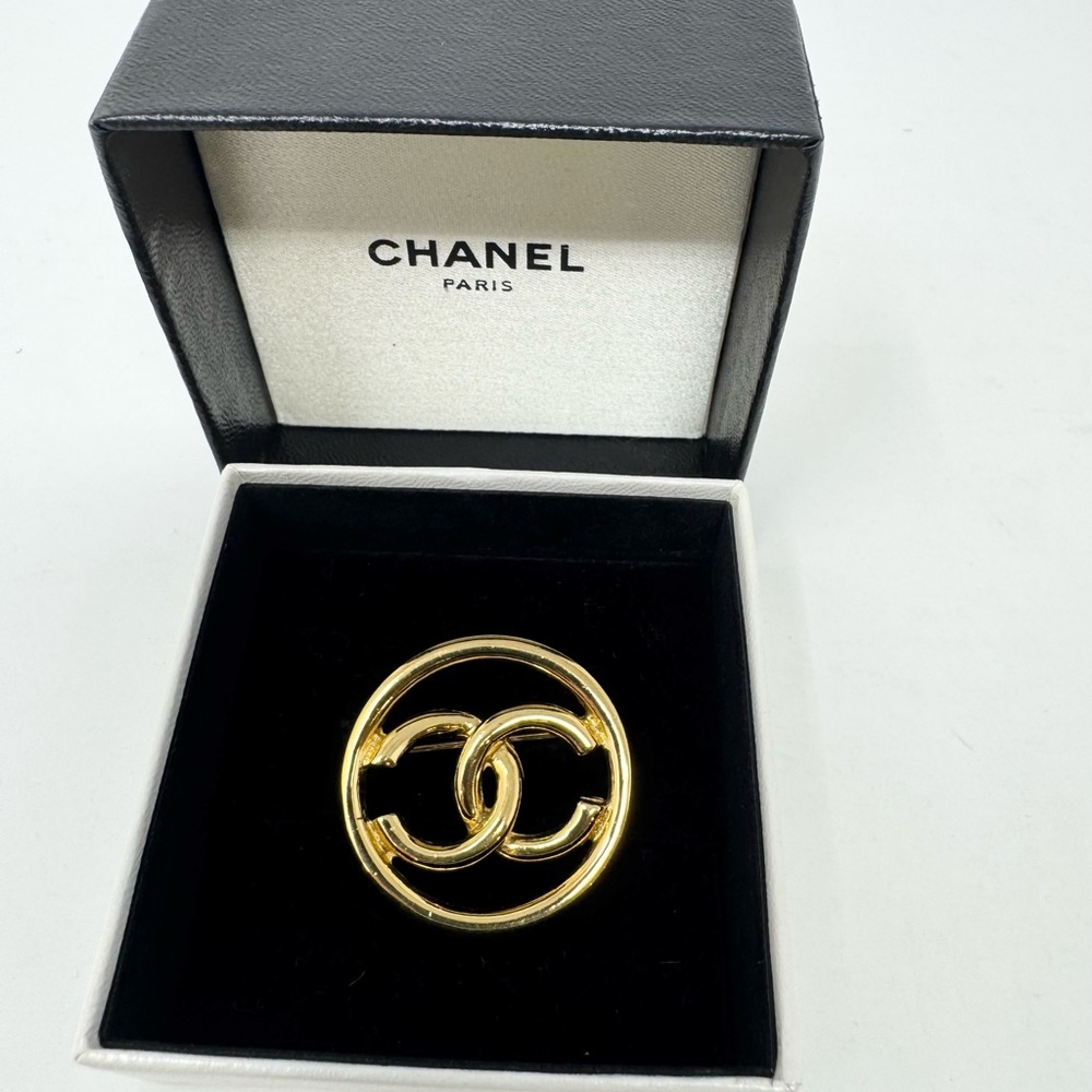 💯Authentic CHANEL Vintage Gold Tone Chanel Logo Brooch